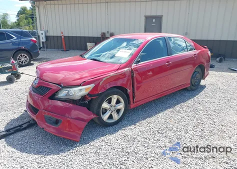 2011 Toyota Camry Se z USA, uszkodzony, nr VIN 4T1BF3EK4BU746588